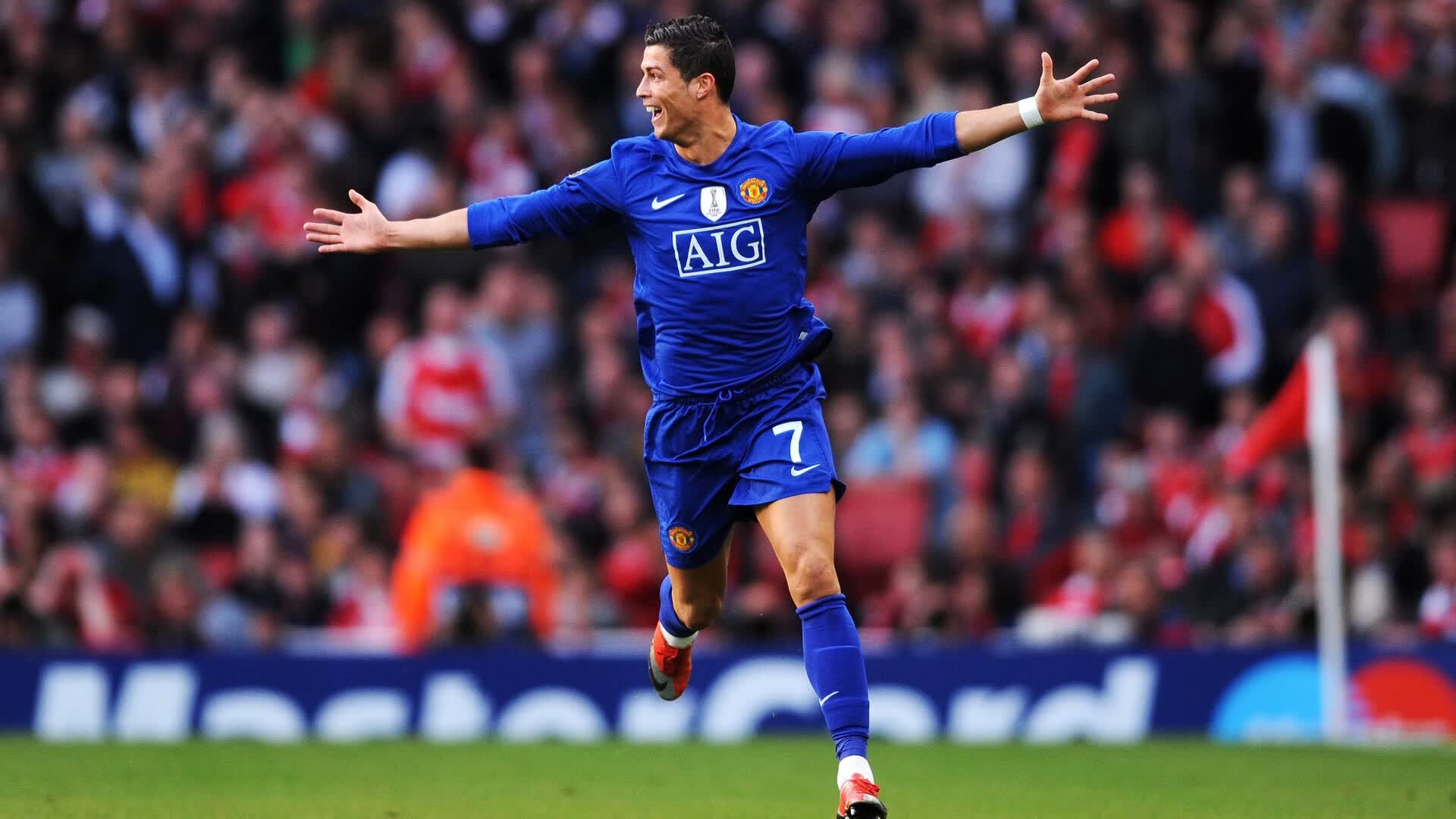 电竞巨星Doinb现身山东球队席，跨界风暴席卷体育圈|DT电子APP下载